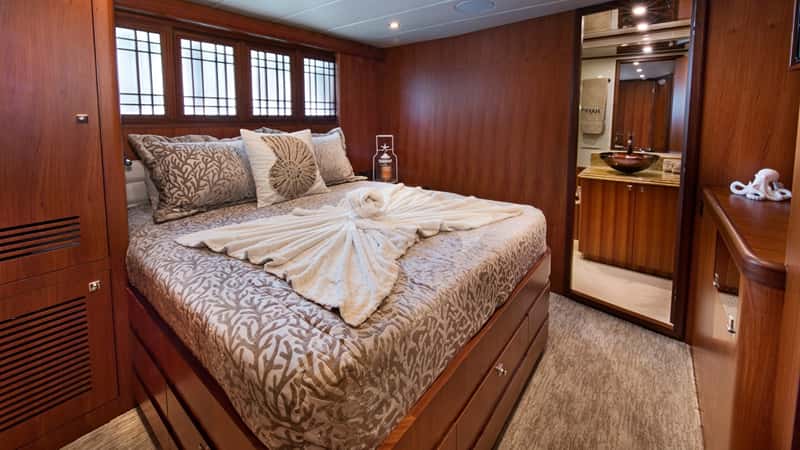 SHE'S A PEACH 33m motor yacht charter, photo 4