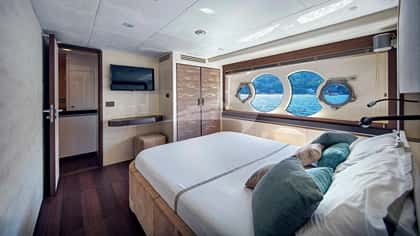 ESMERALDA OF THE SEAS 30m motor yacht charter, photo 9