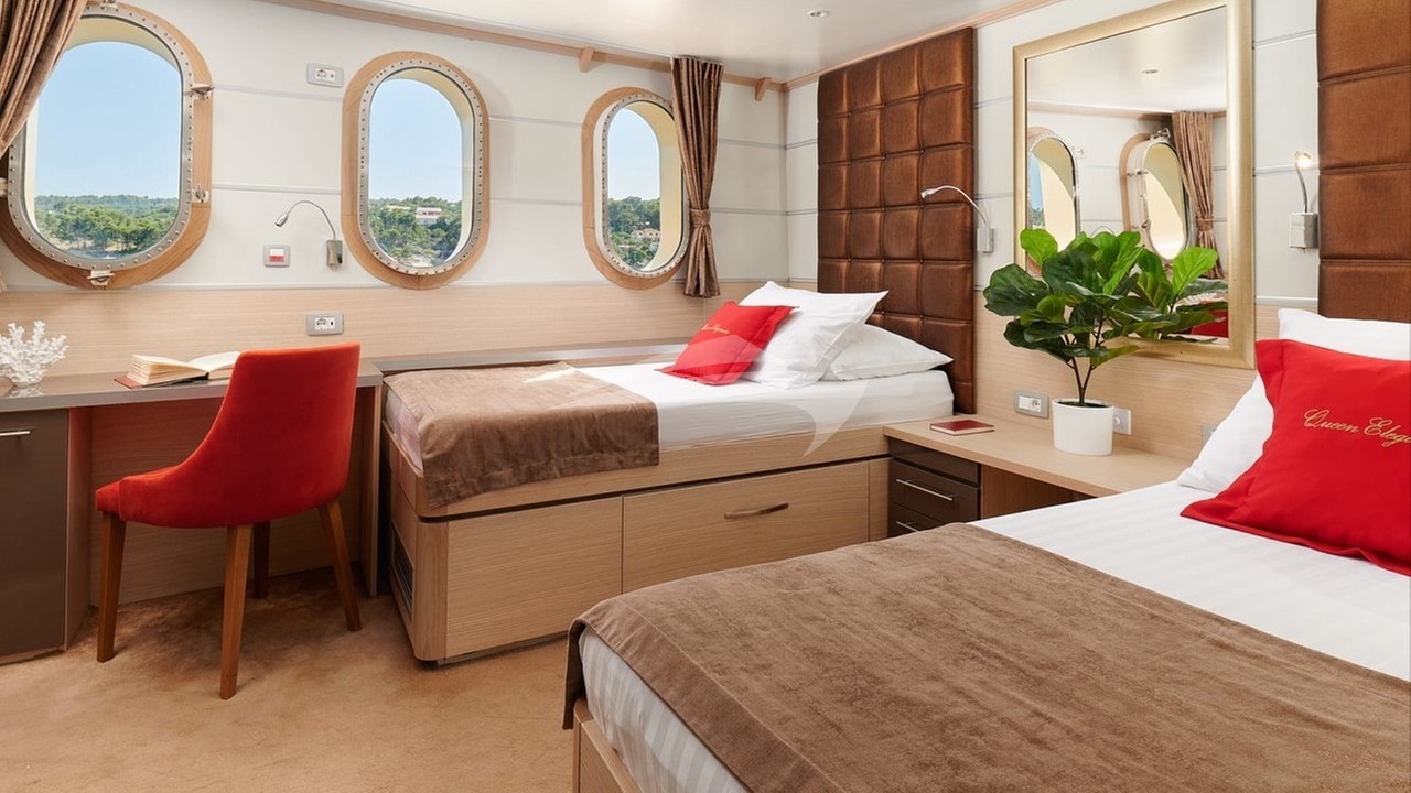 QUEEN ELEGANZA Twin cabin