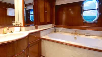 Queen Bathroom