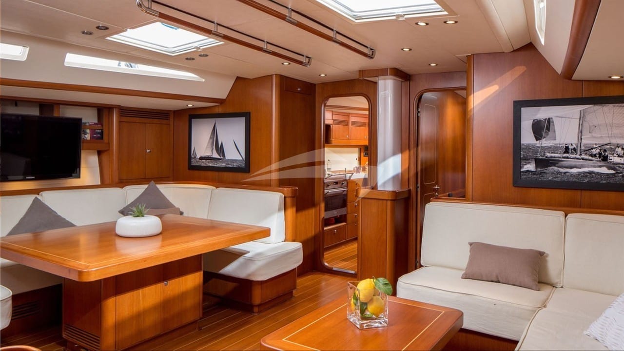 ELISE WHISPER Saloon 2