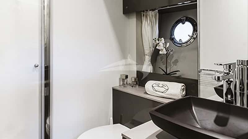 ANDIAMO 13m motor yacht charter, photo 9
