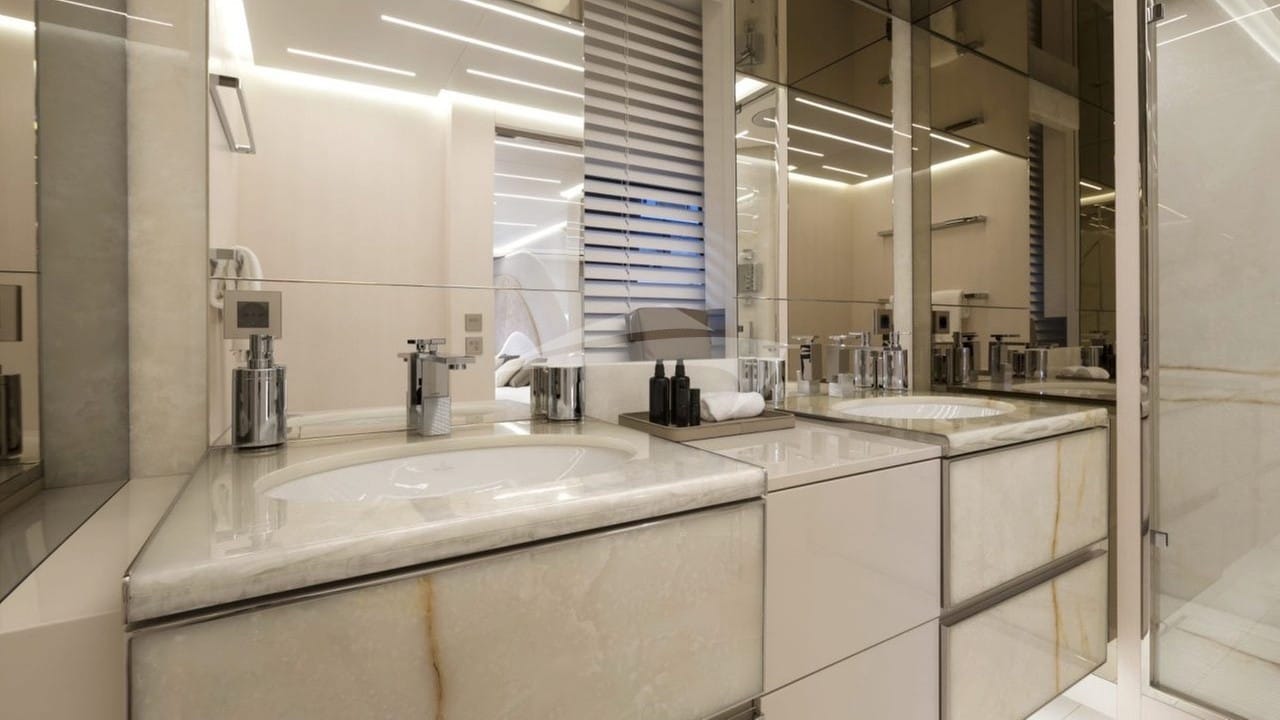 N1 Mangusta 165 REV VIP Bathroom