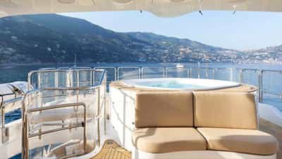 Deck Jacuzzi
