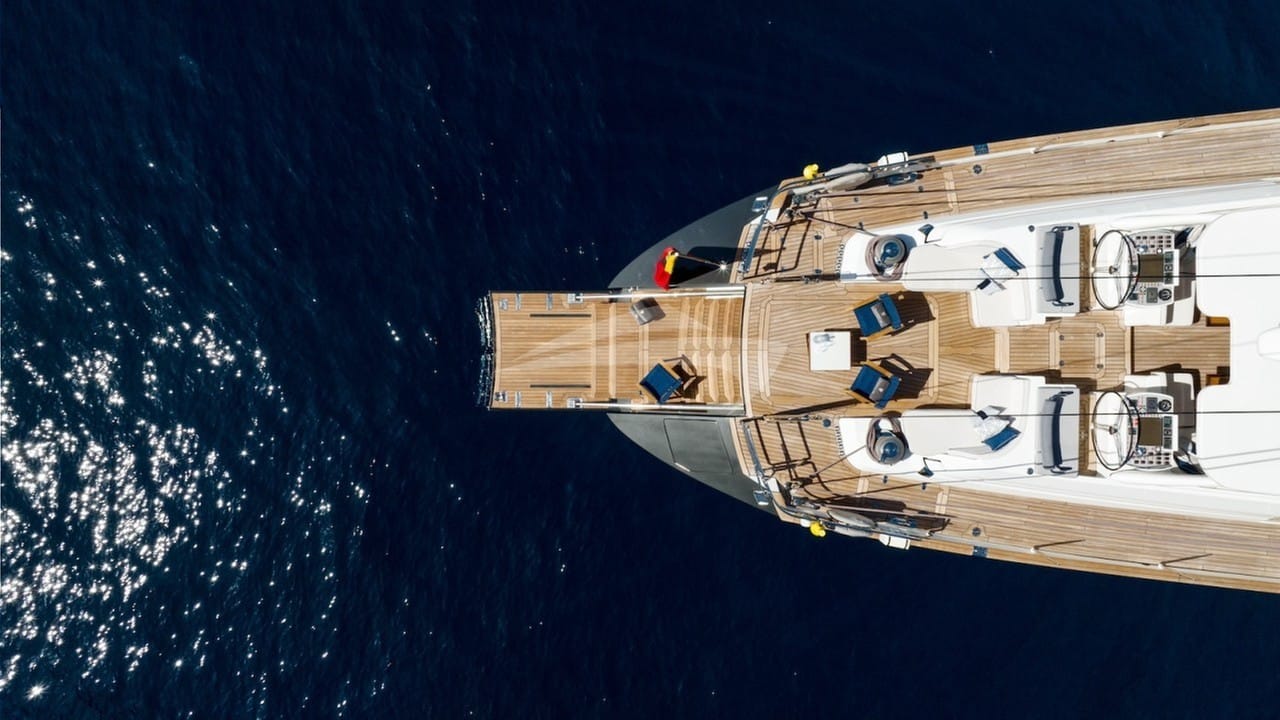 Aft decks and hydraulic swim platform