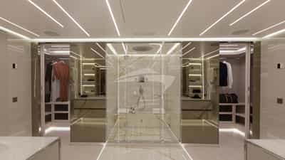 N1 Mangusta 165 REV Owners Suite Bathroom
