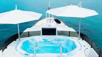 DCeck Jacuzzi