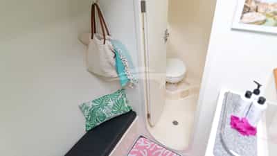 Guest head and shower
