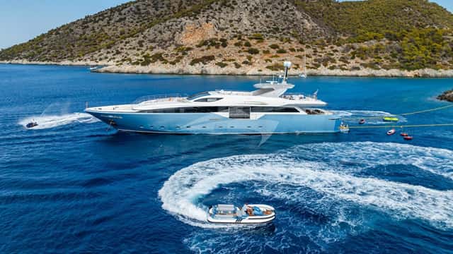 BLUE MOON yacht charter photo 5