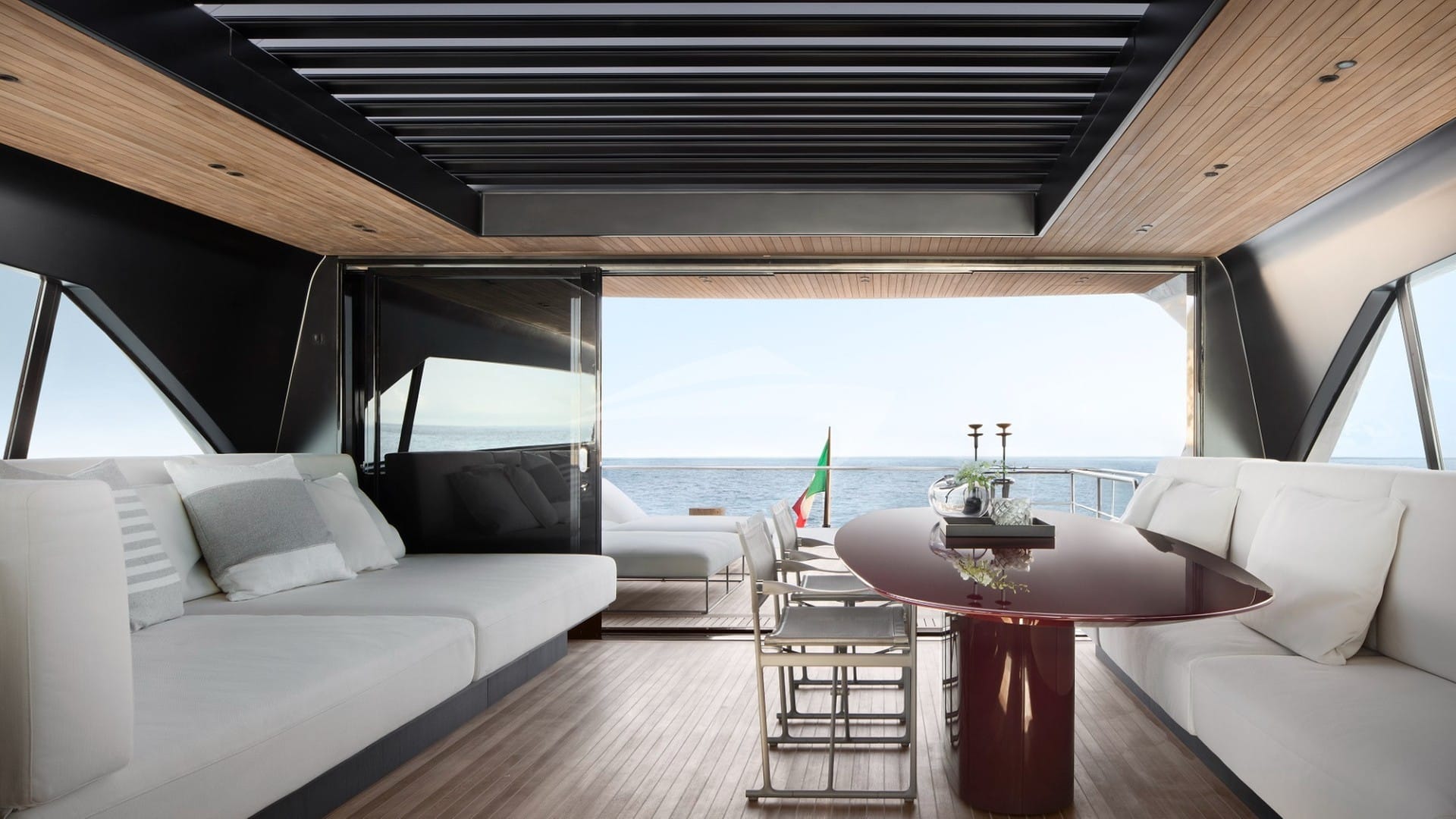 Top deck with retractable roof
