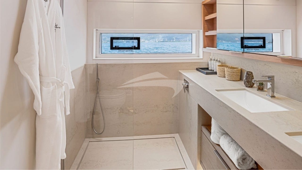 BGYB_Charter_Catamaran_Lagoon77_MANEETNOCTE_Photo12