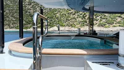 Main deck pool