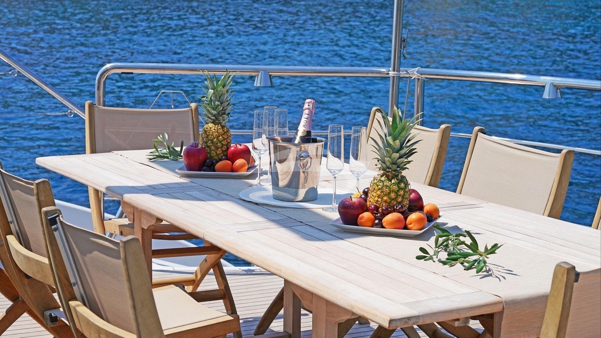Dinning in the sun
