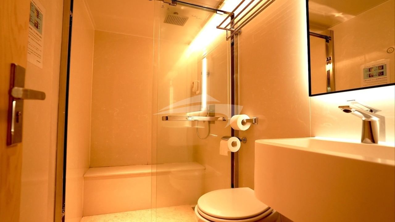 lower deck Tatami Cabin ensuite