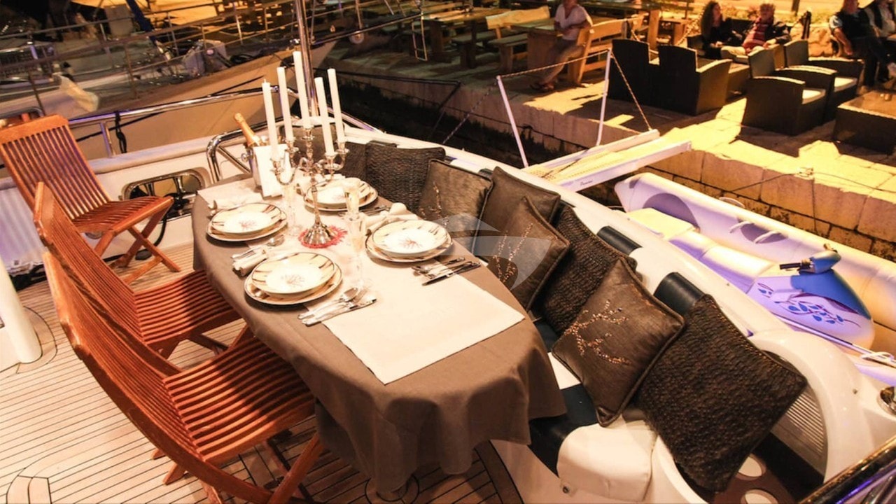 Al Fresco Dining