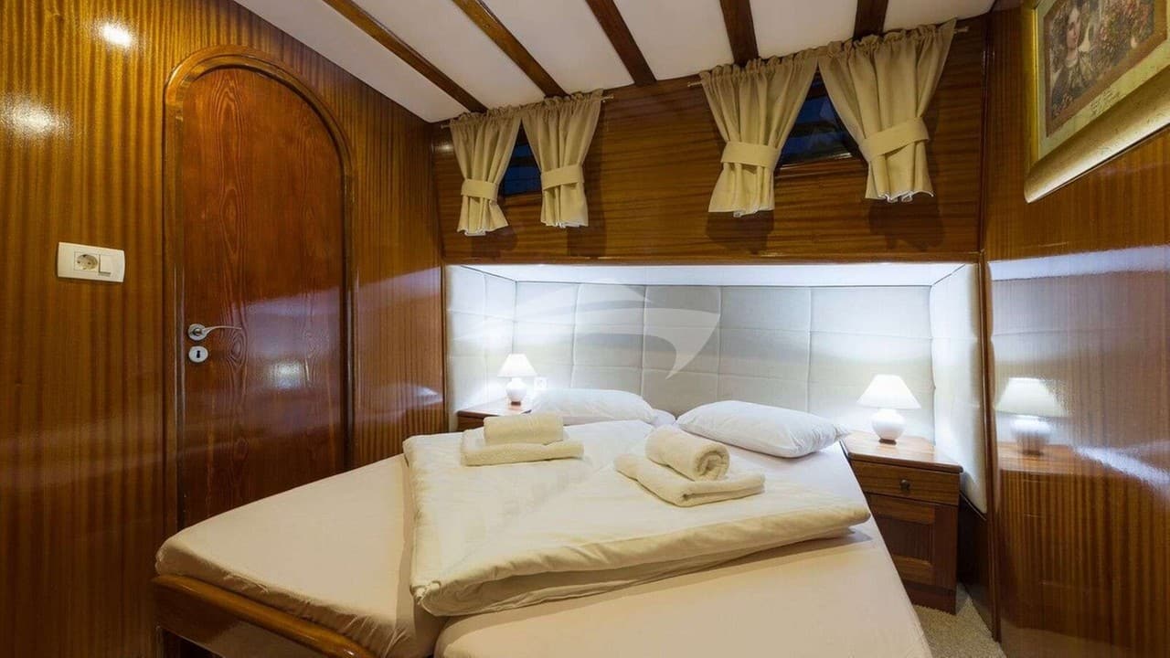 LINDA, photo from the yacht portfolio 8