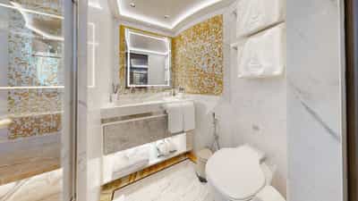 Twin Bathroom - Port