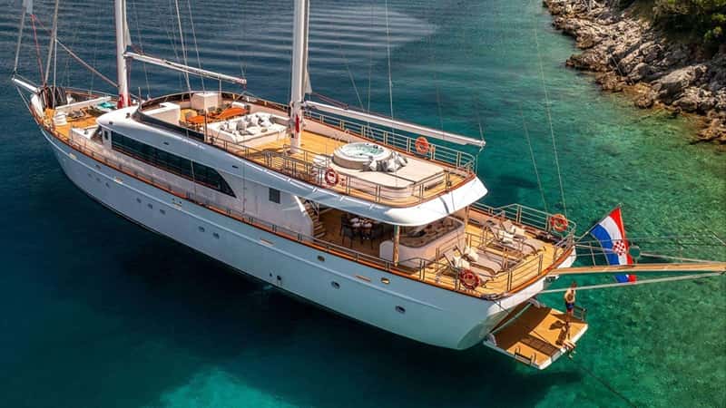 LOVE STORY 43m motor yacht charter, photo 10