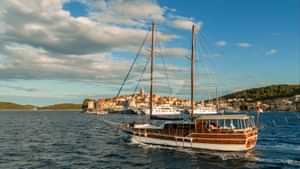 Yacht Charter ELEGANZA