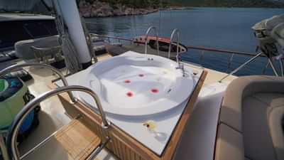 Deck Jacuzzi