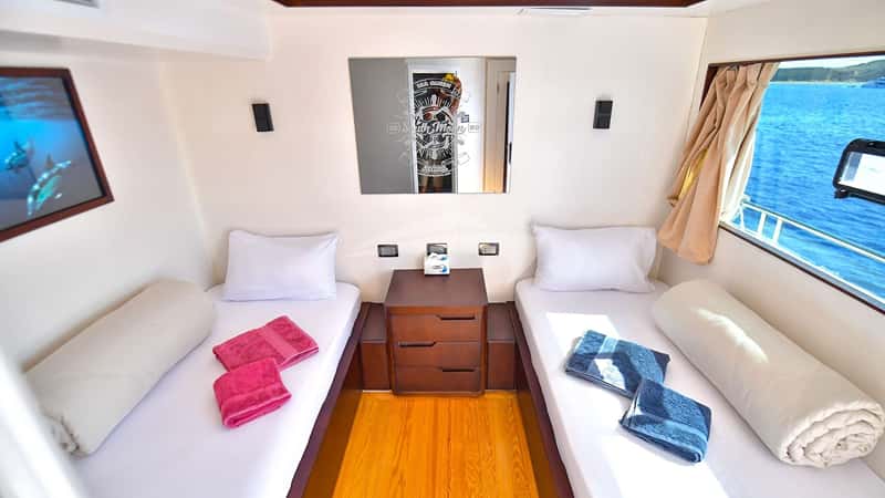 SOUTH MOON ONE 30m motor yacht charter, photo 7