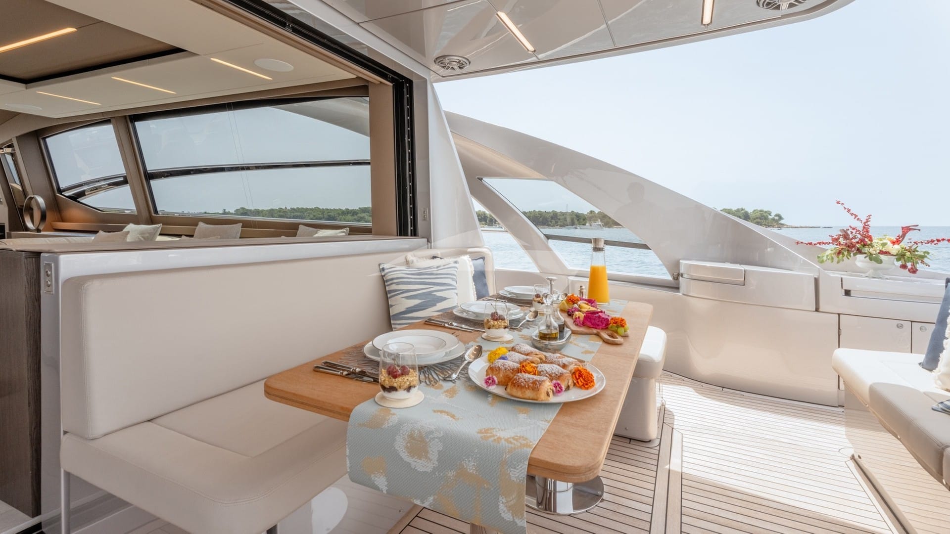 Aft Deck Dining 1