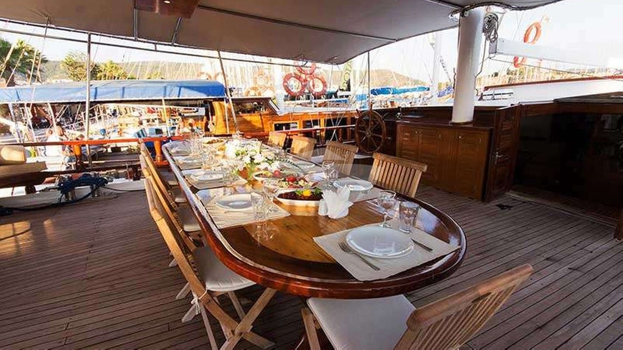 Deck Dining