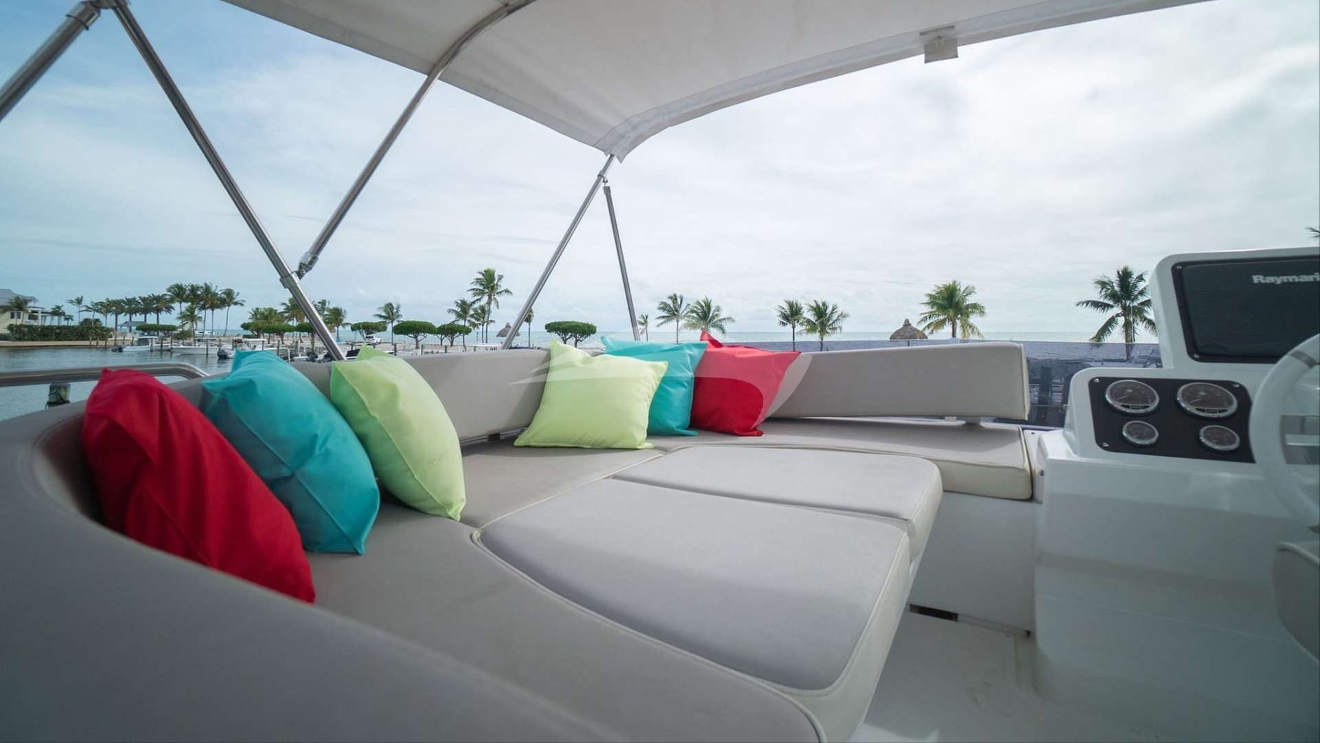 Flybridge Seating / Dining Area