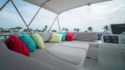 Flybridge Seating / Dining Area