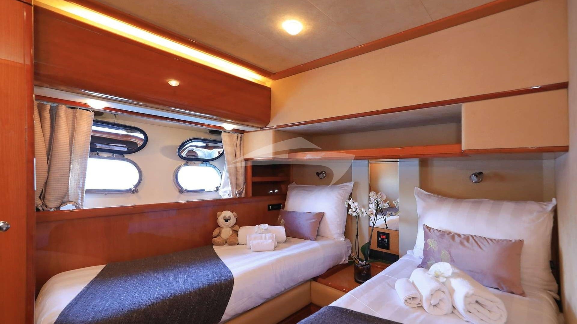 Twin cabin