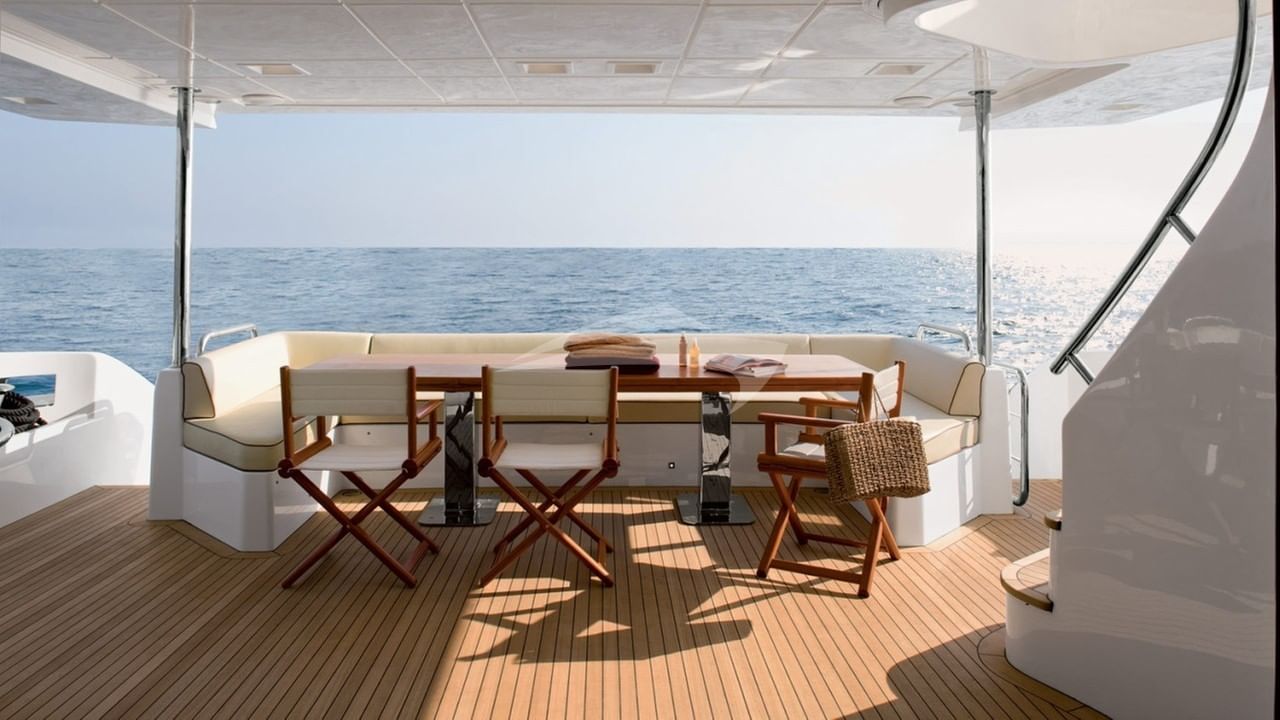 Aft deck seating