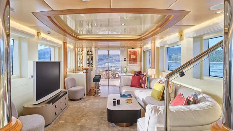 GELLY 43m motor yacht charter, photo 2