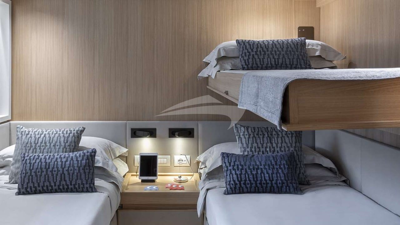 Twin stateroom with pullman berth