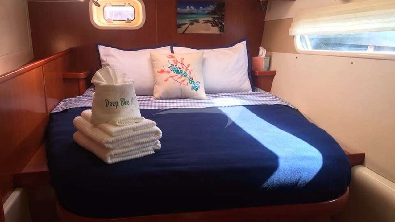 Queen guest cabin