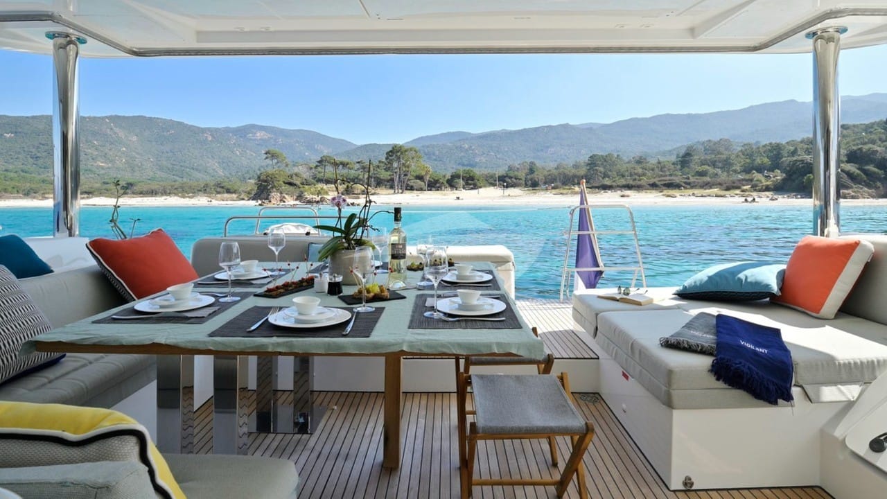 VIGILANT2 cockpit table - stef-bravin