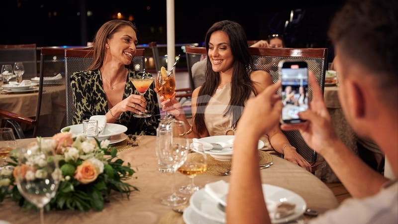 QUEEN ELEGANZA Dinner time