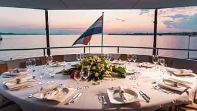Aft deck dining
