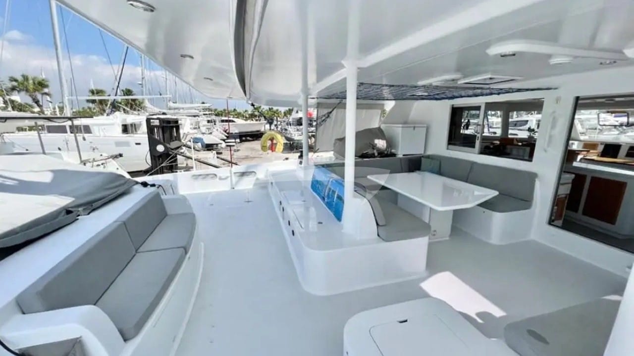 Aft deck seating