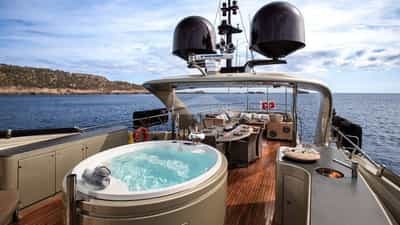 Deck Jacuzzi