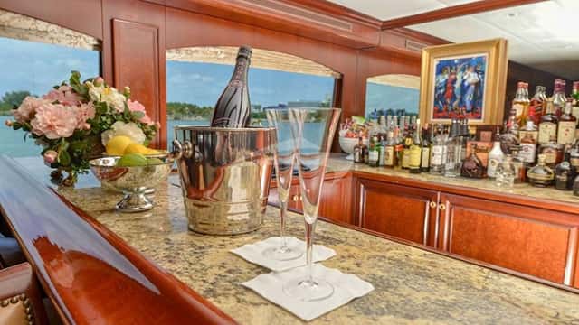 NO BAD IDEAS yacht charter photo 4