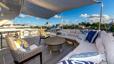 Top deck seating