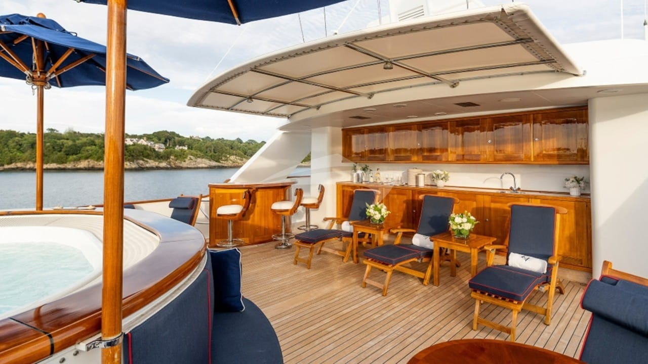 Bridge Deck Jacuzzi & Bar
