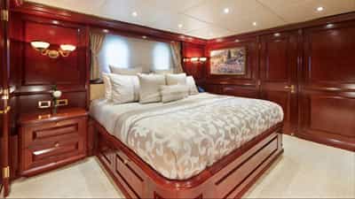 Guest cabin