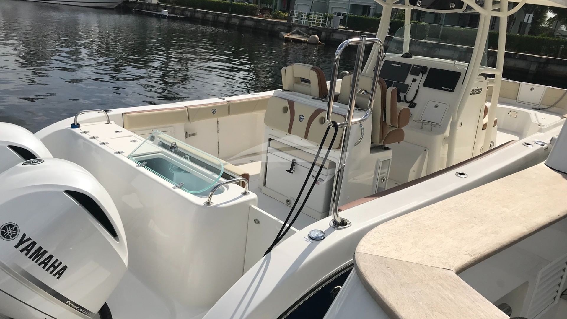 32' Century Center Console w/brand new twin 300 hp engines