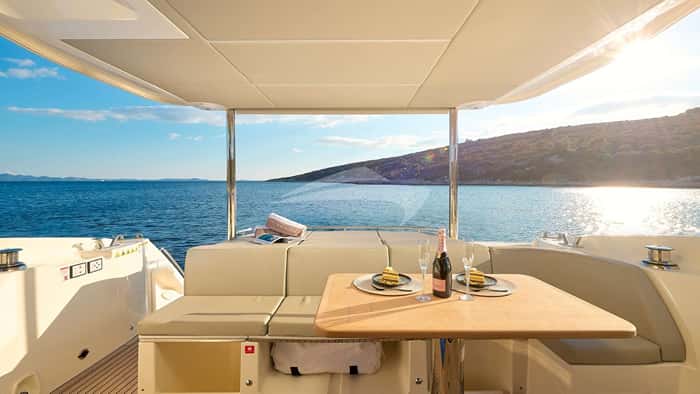 VIVA LA VIDA 15m motor yacht charter, photo 3