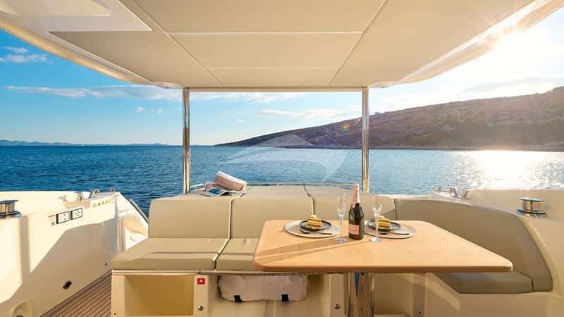 VIVA LA VIDA 15m motor yacht charter, photo 3