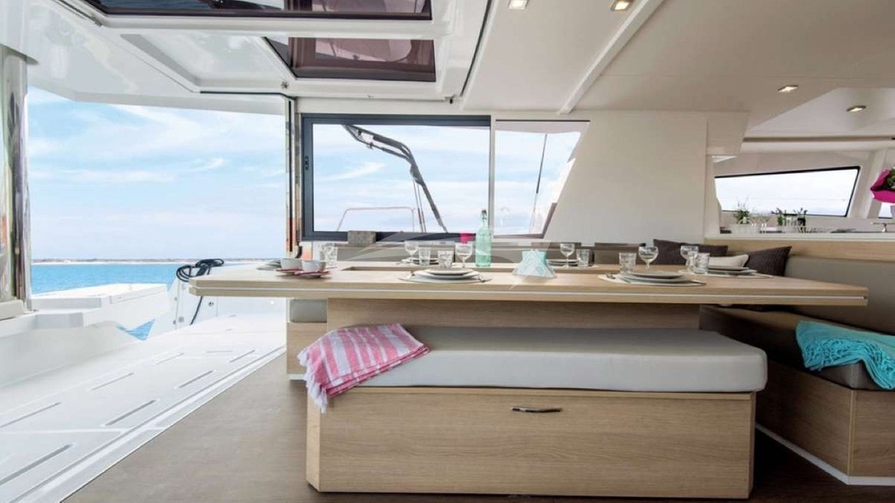Saloon / Cockpit