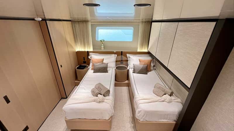EM3 27m motor yacht charter, photo 7