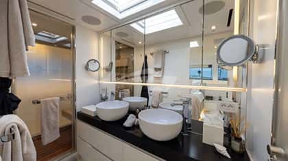 ZULU 3 34m motor yacht charter, photo 7