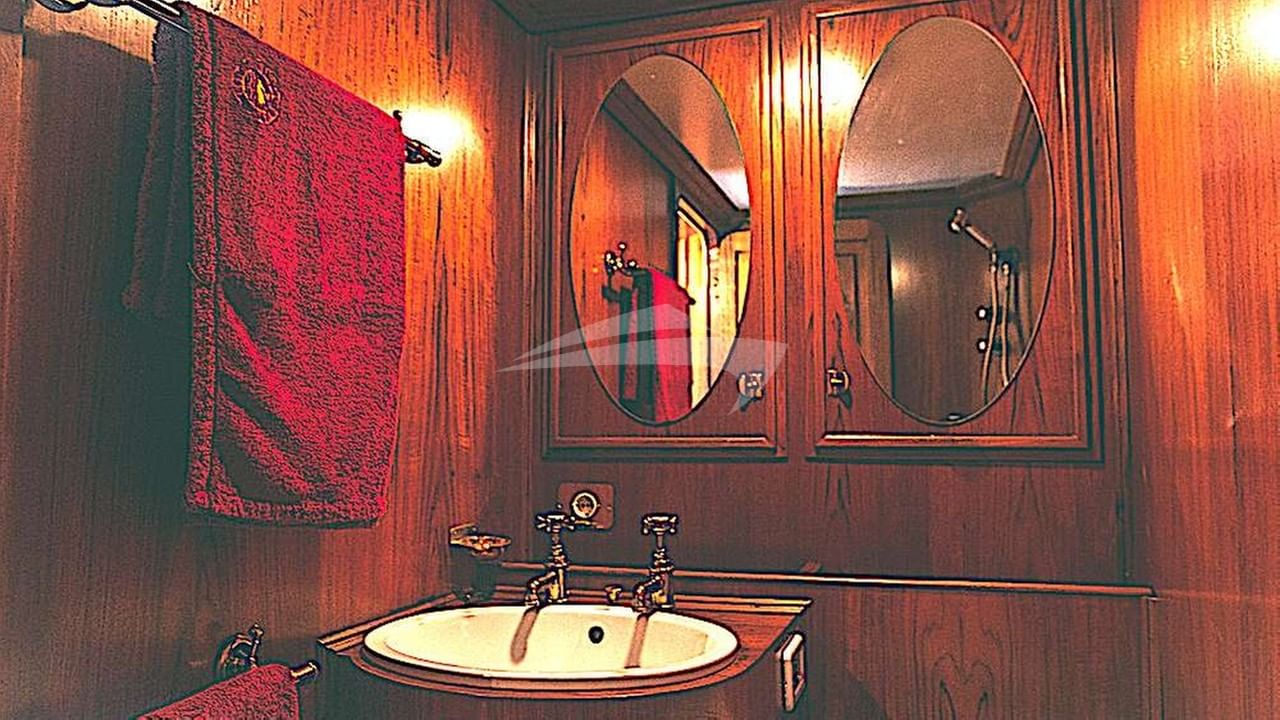 Guest cabin shower room